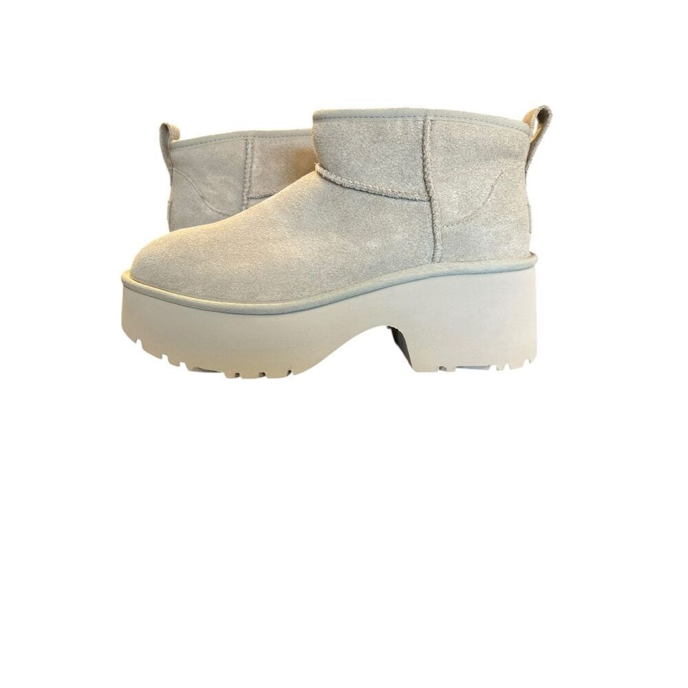 UGG Classic New Heights Ultra Mini Womens 10 Platform Boots tan Beige booties